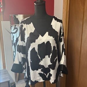 White House Black Market Monochrome Blouse puckered at the waist